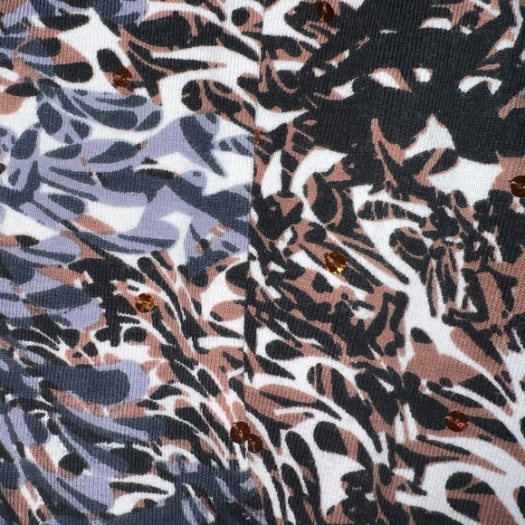 patterned top - Picture 4 of 4